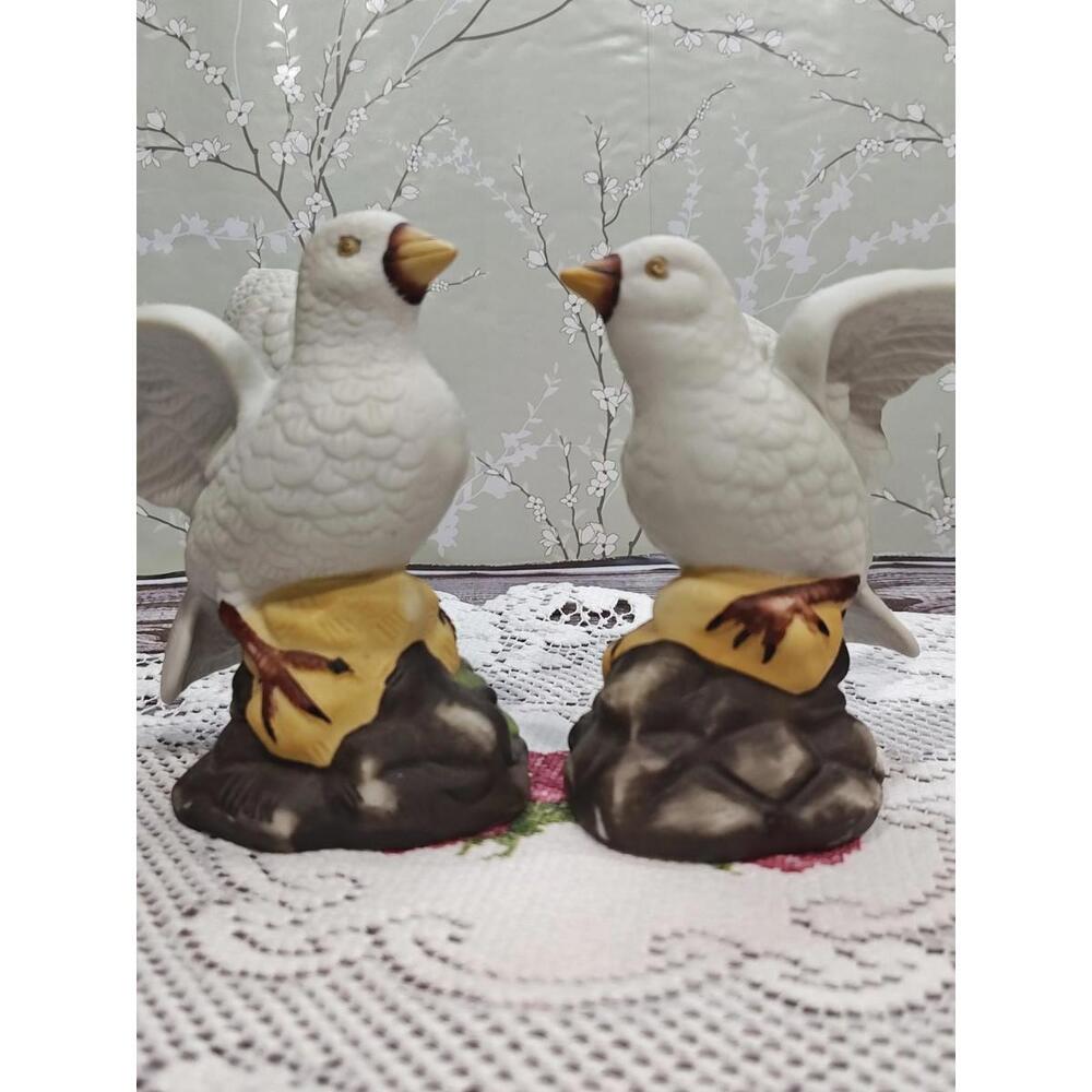 Vintage 2 Doves Figurines White Fine Porcelain Floral Base 5.5" Bird Collectible - Picture 6 of 14